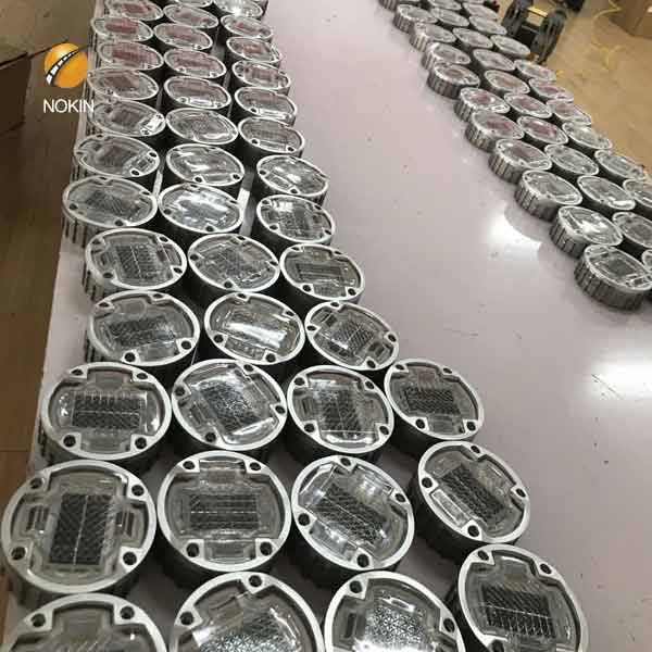 China Aluminum Embedded Cable Connected Solar Road Stud with 